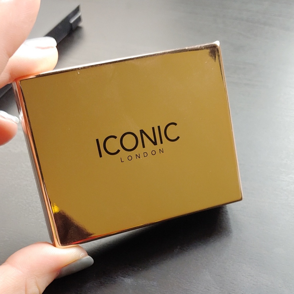 Iconic London Eyebrow Cushion in Medium